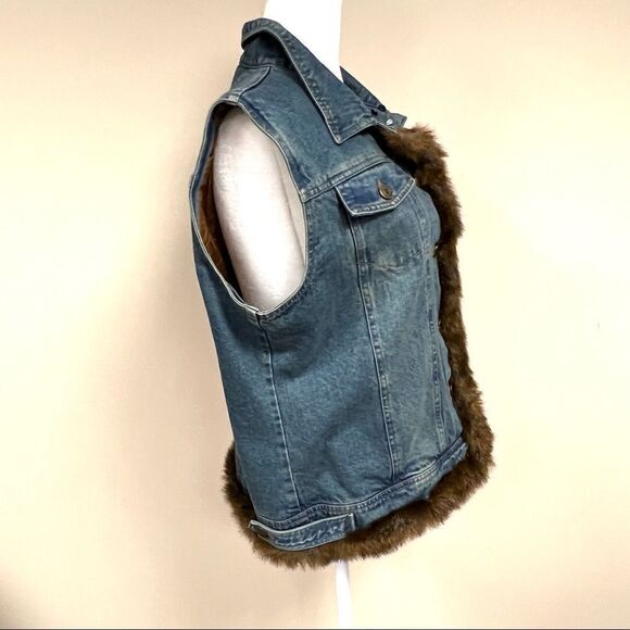 St Johns Bay jean jacket with faux fur trim. Sz Med - Picture 3 of 4